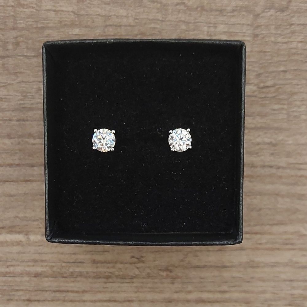 0.5 Carat Moissanite 925 Silver Sterling Simple Silver Stud Earrings